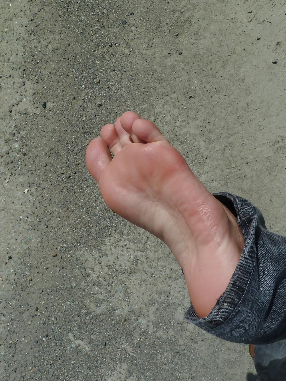 13P THE PERFECT FEET