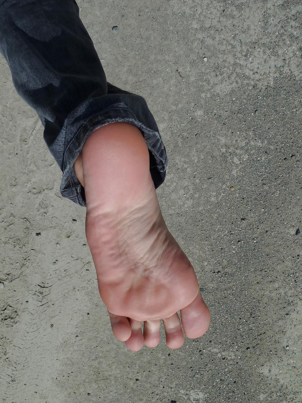13P THE PERFECT FEET