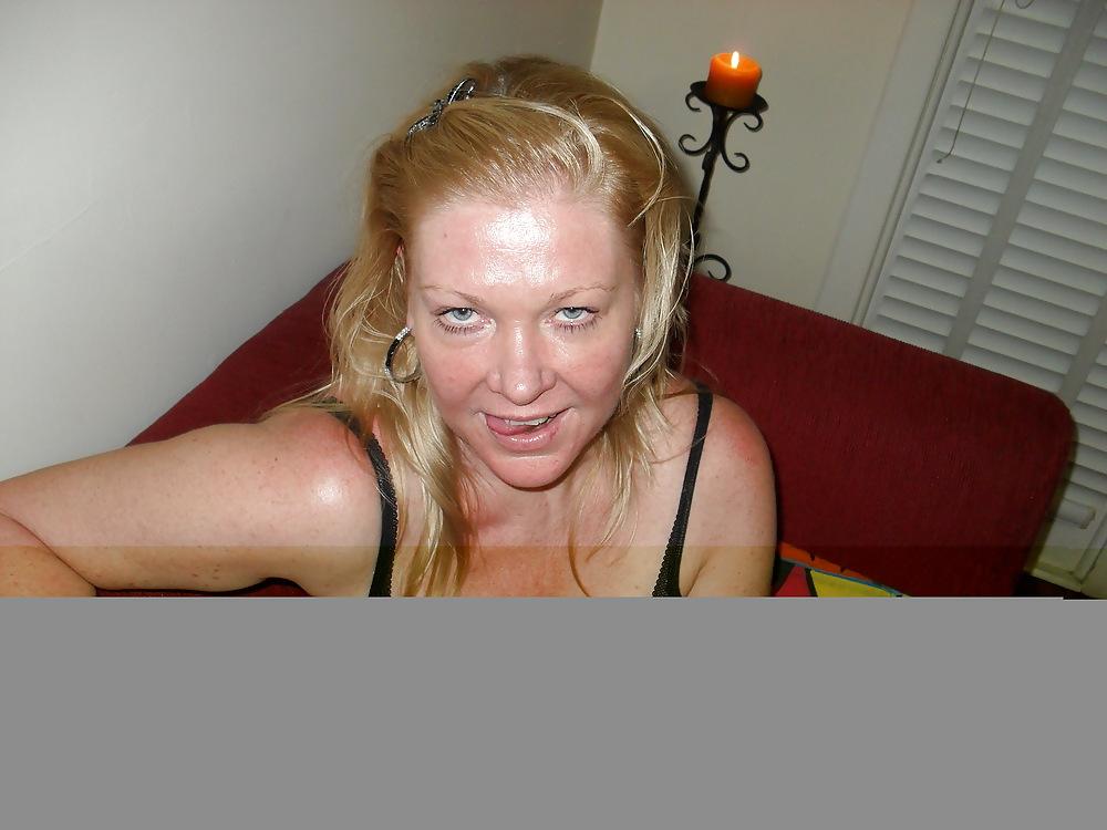 25P Sexy Blonde Cougar 