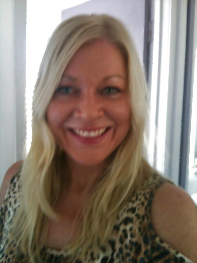 25P Sexy Blonde Cougar 