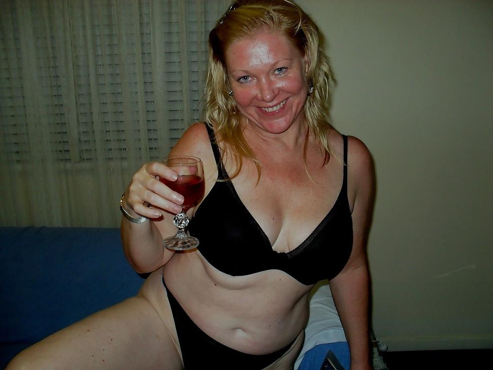 25P Sexy Blonde Cougar 