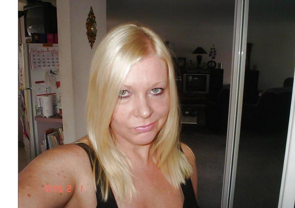 25P Sexy Blonde Cougar 