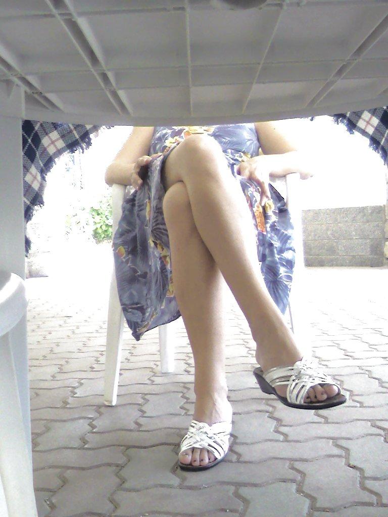 25P Mom's flashing her white panties