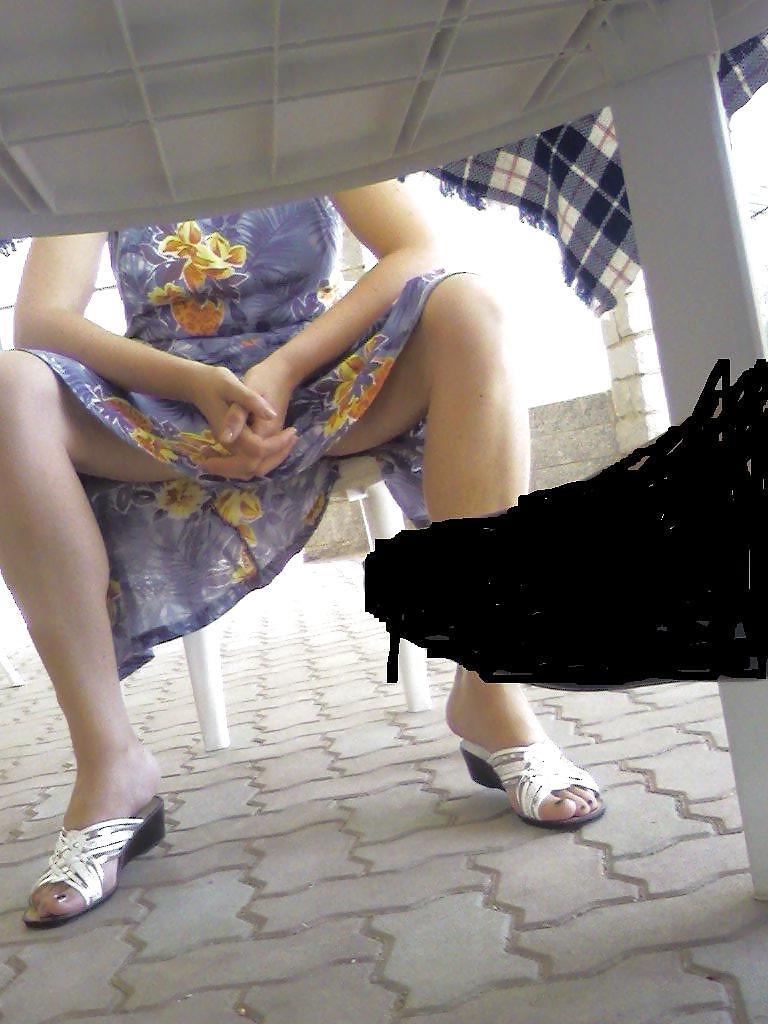 25P Mom's flashing her white panties