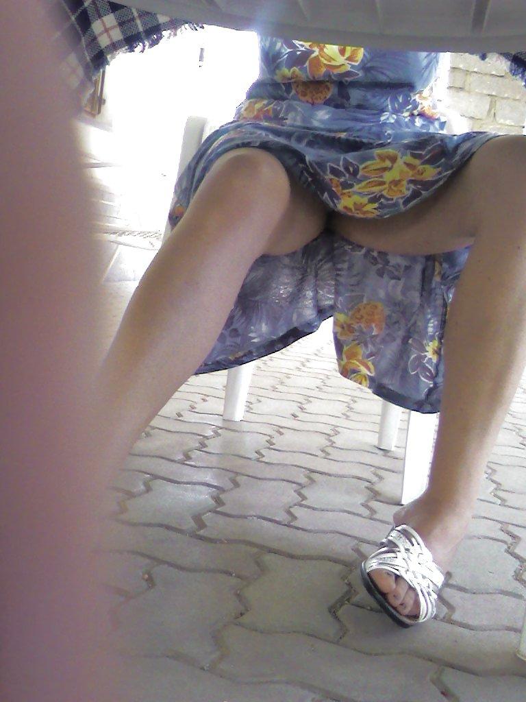 25P Mom's flashing her white panties