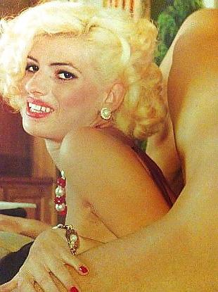 21P Italian blonde double teamed