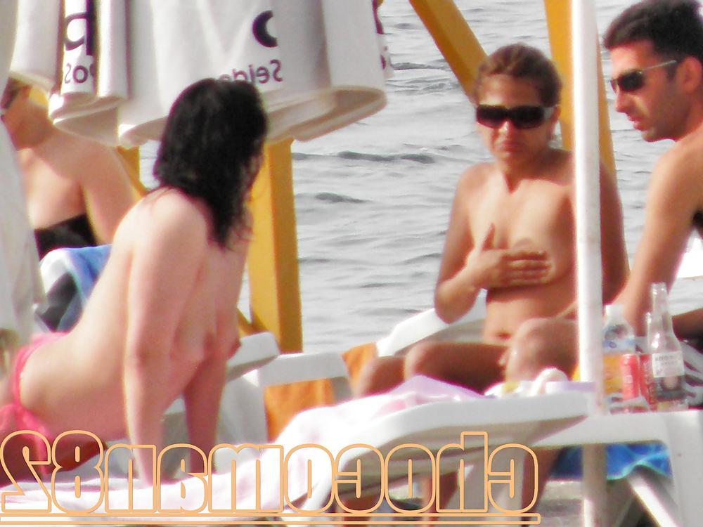 21P Miami beach topless two girls