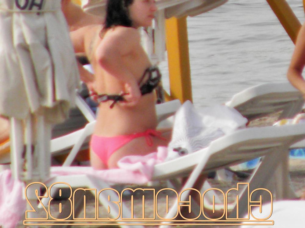 21P Miami beach topless two girls