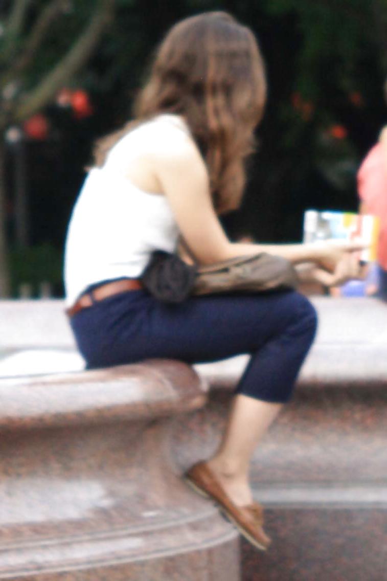 8P Young french girl in berlin