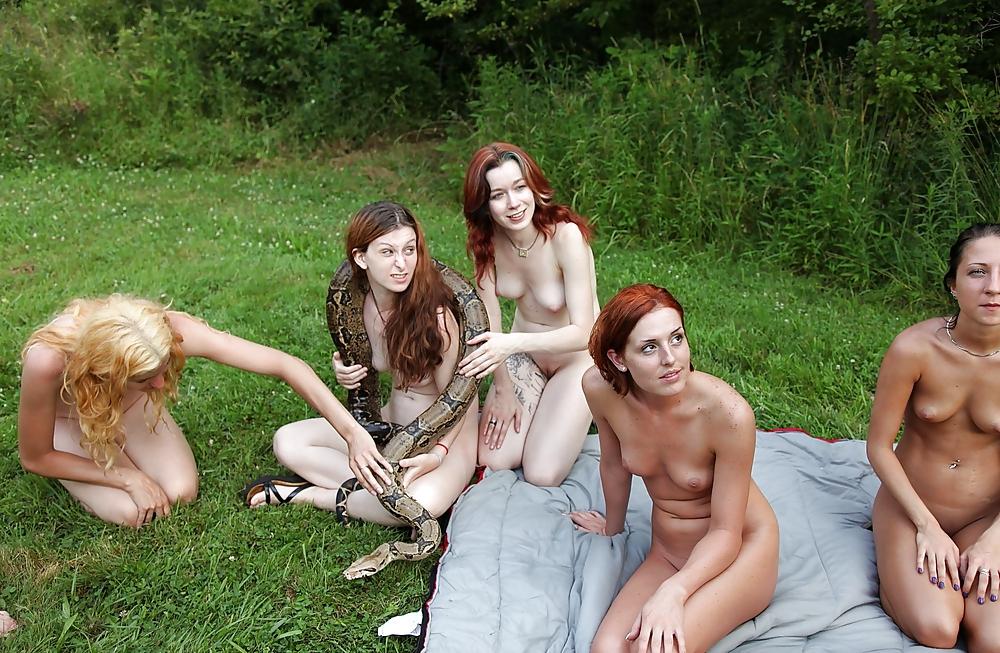 23P GIRLS TOGETHER: NAKED WITH REPTILES!