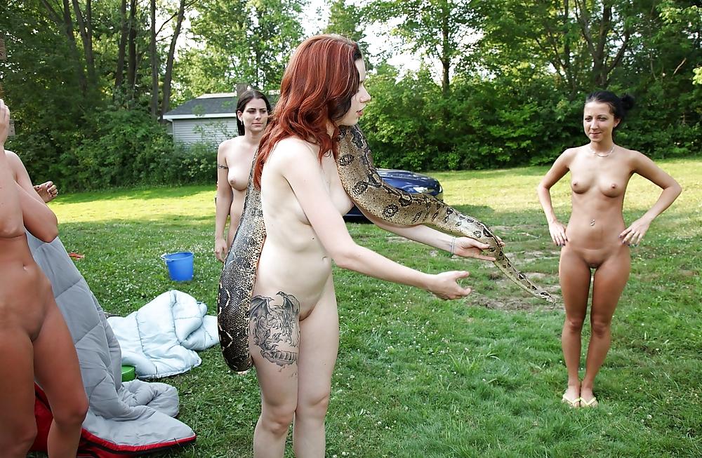 23P GIRLS TOGETHER: NAKED WITH REPTILES!