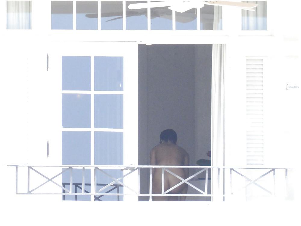16P Rihanna - boobs and Ass - NUDE !!!