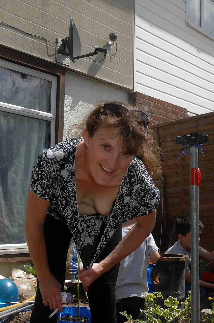 25P UK housewife Louise from Essex