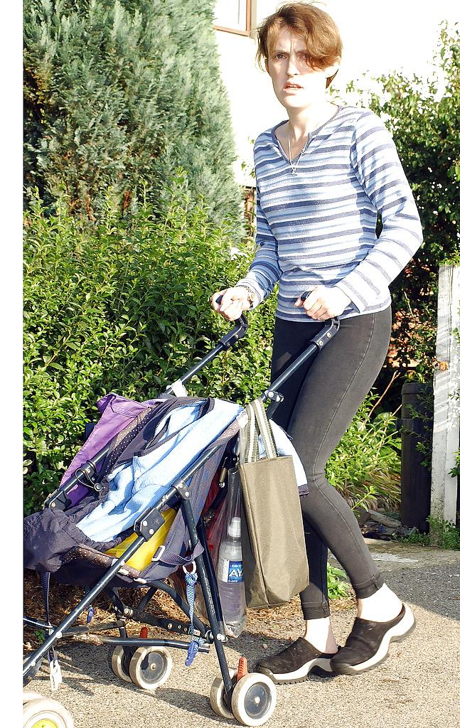 25P UK housewife Louise from Essex