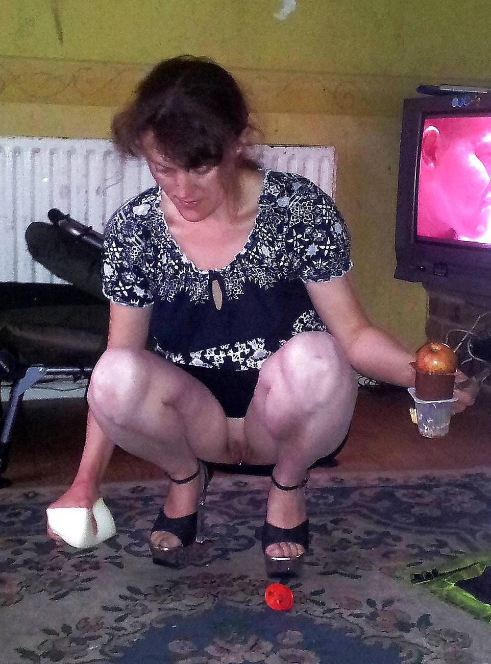 25P UK housewife Louise from Essex