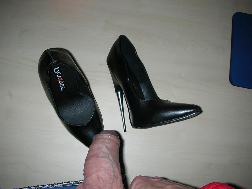 8P Wife cum over her black 16 cm metal spiked heels