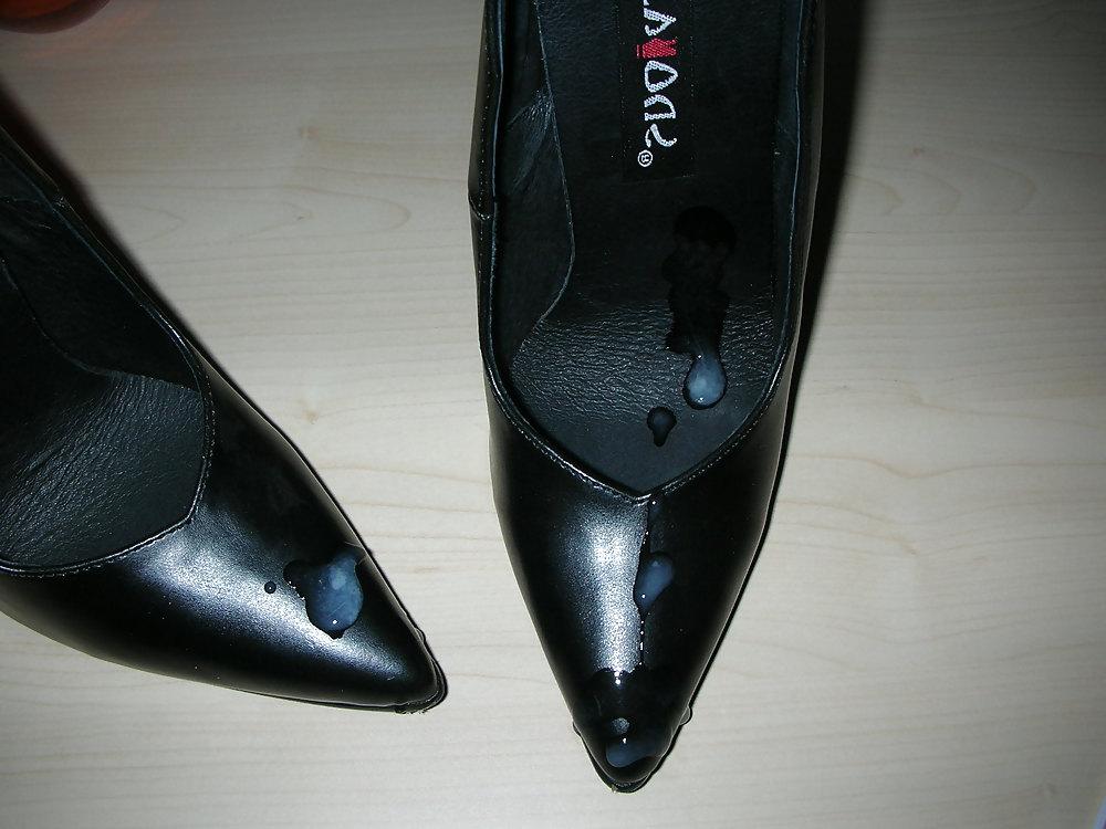 8P Wife cum over her black 16 cm metal spiked heels
