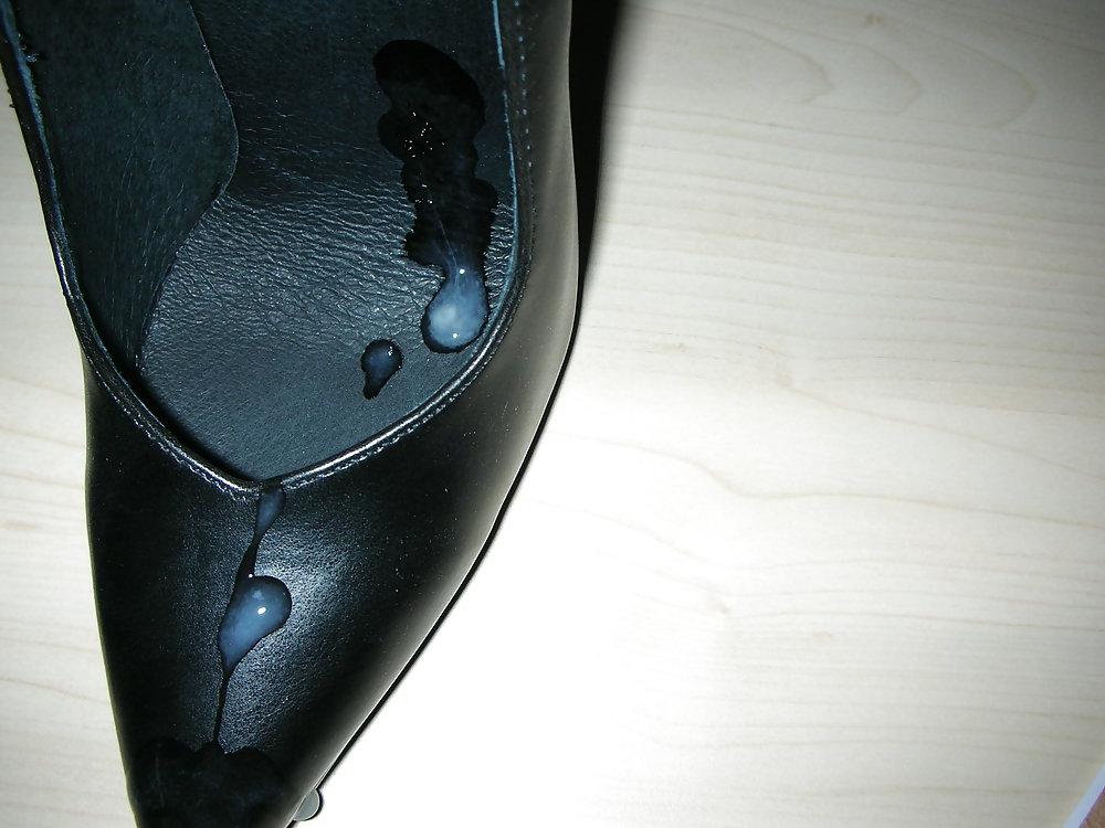 8P Wife cum over her black 16 cm metal spiked heels