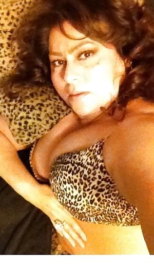 9P Latin cougar with amazing tits