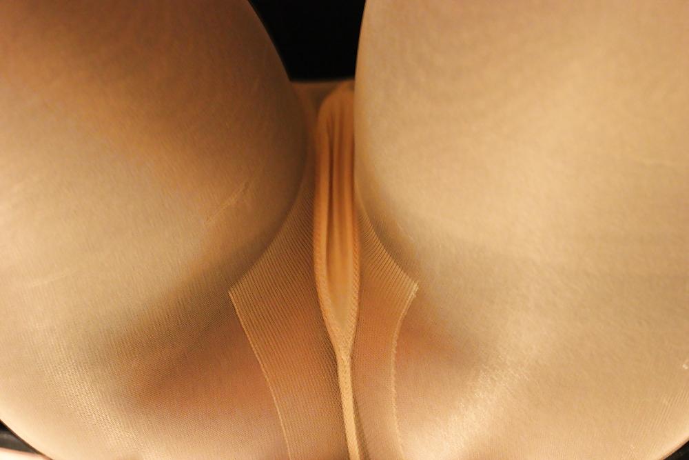 25P Lady in shiny Pantyhose over  black Tights and Stockings