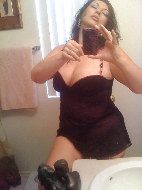 25P Latina cougar with gorgeous eyes