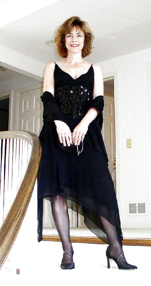 25P Hot ladies in black or red