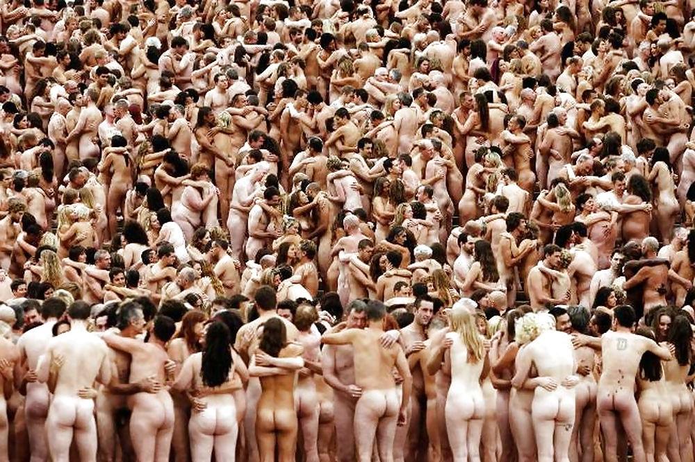 25P Spencer Tunick - Sydney Opera House