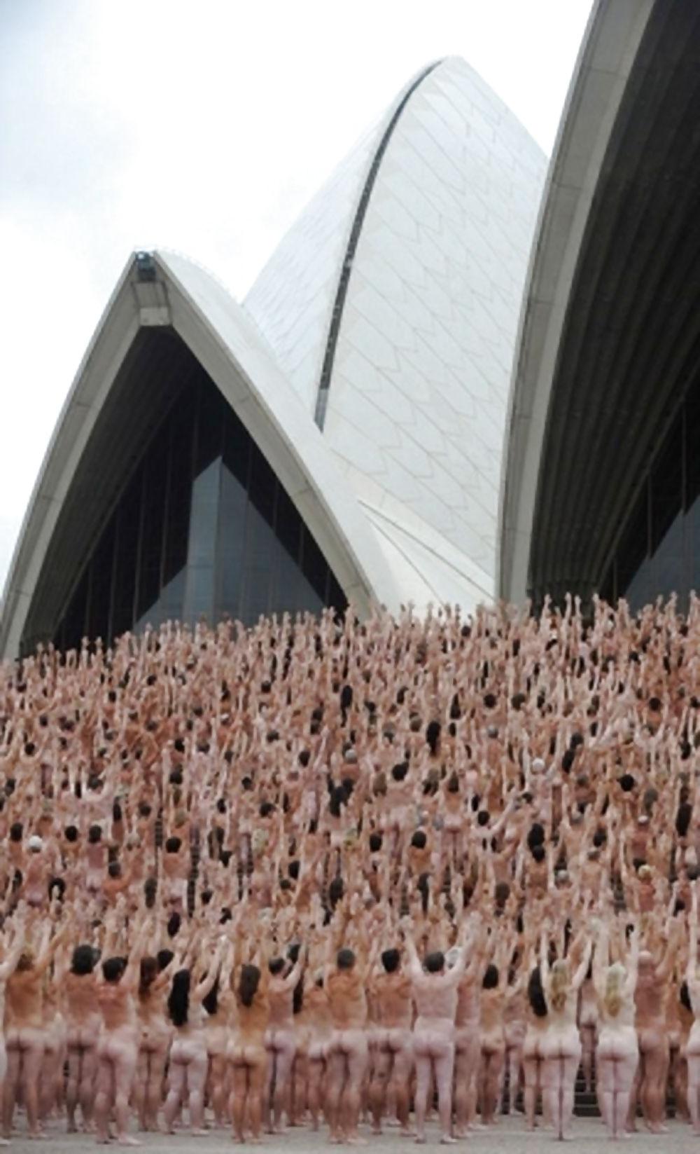 25P Spencer Tunick - Sydney Opera House