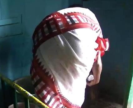 9P Indian milfs bending over