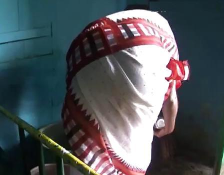 9P Indian milfs bending over
