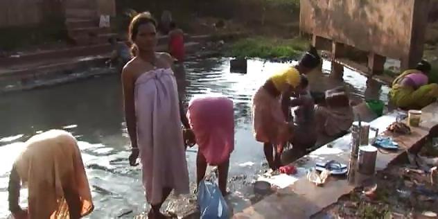 9P Indian milfs bending over