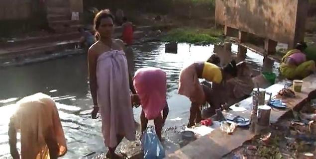 9P Indian milfs bending over