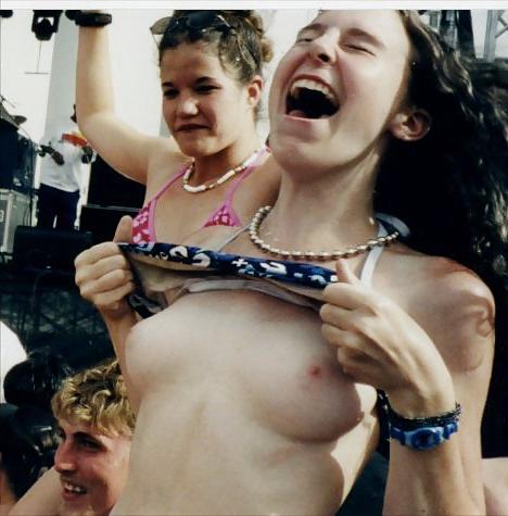 25P Show me your tits .. By Gonget