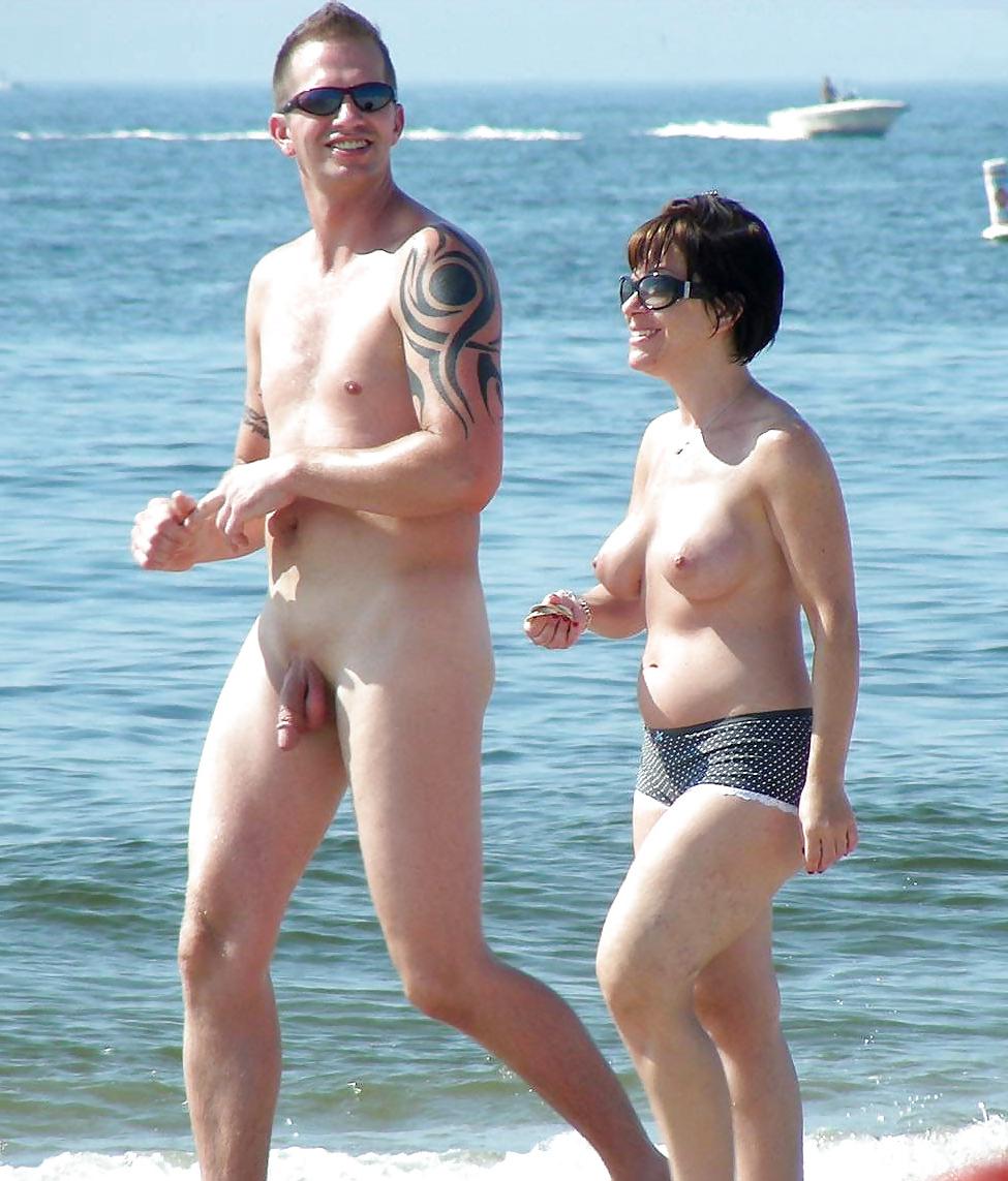 24P Naked couple 11.