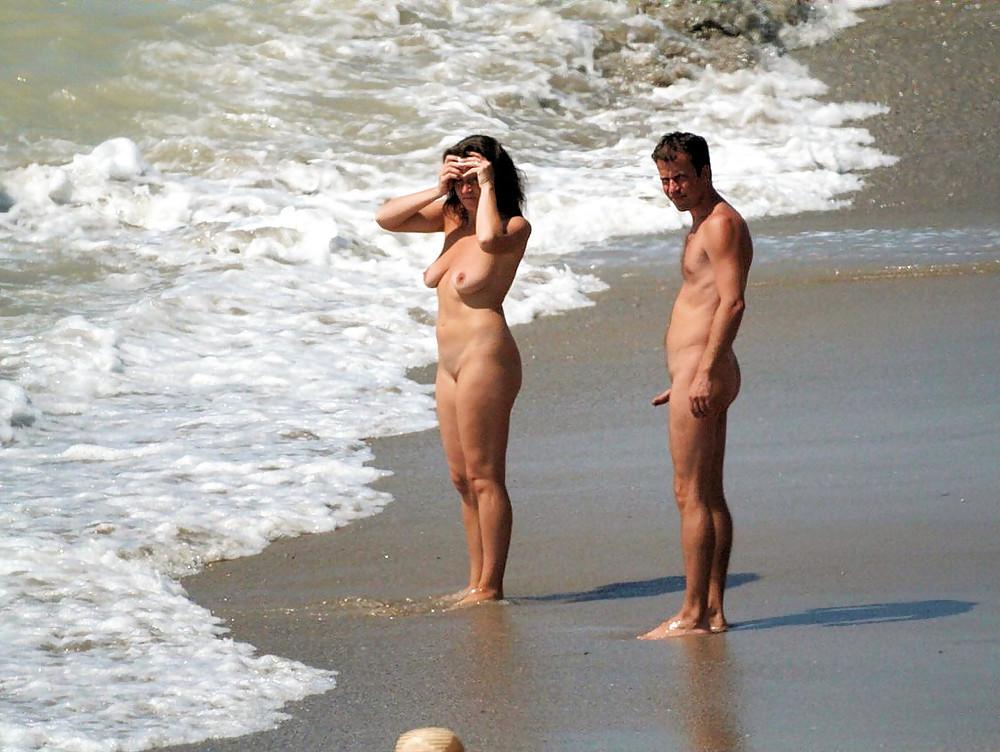 24P Naked couple 11.