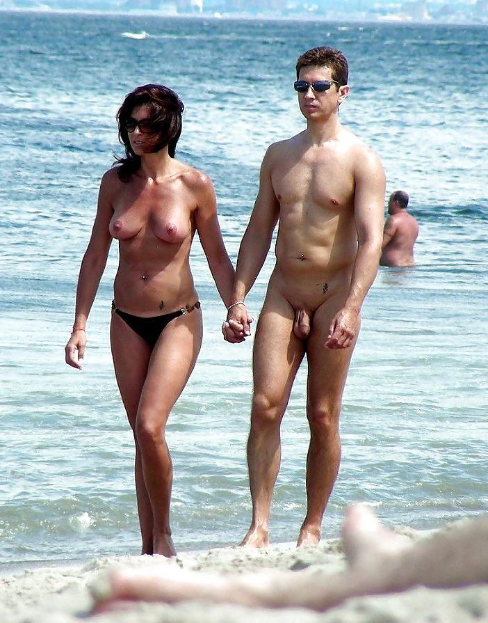 24P Naked couple 11.