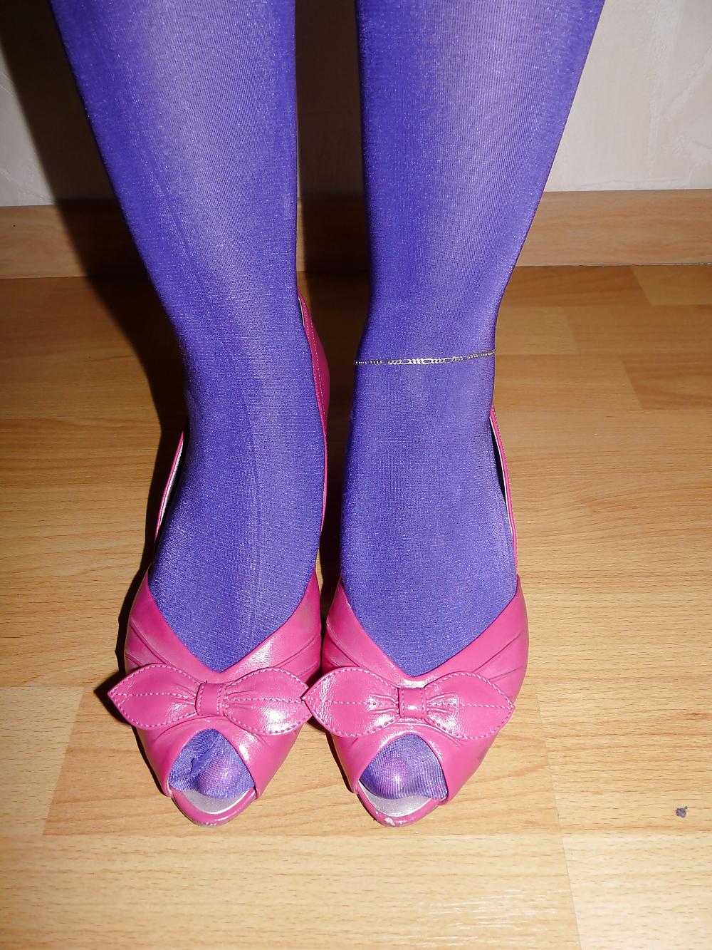 5P Wifes shiny purple pantyhose pink peep toes