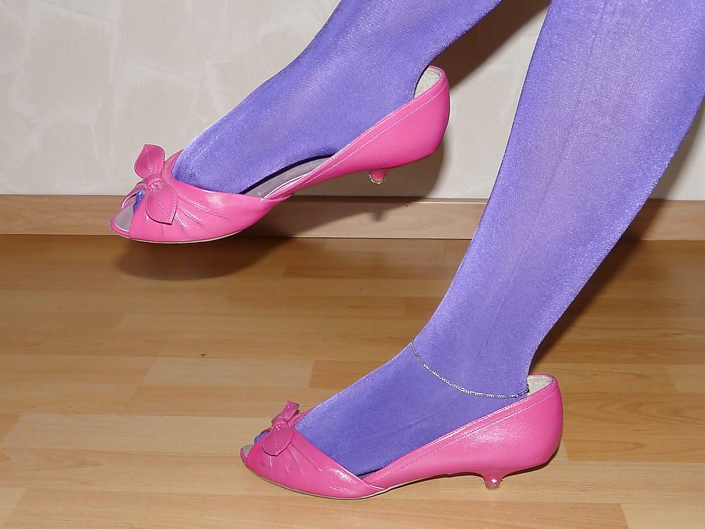5P Wifes shiny purple pantyhose pink peep toes