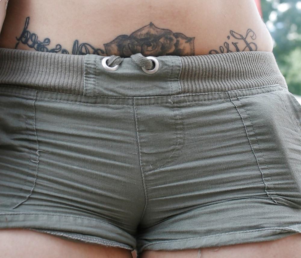 24P Fotze frisst Hose - cameltoe