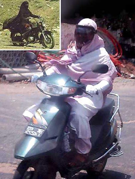 18P Motorcycles hijab niqab jilba arab turbanli tudung paki