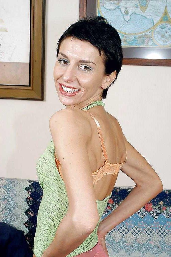 16P Sweet Skinny MILF