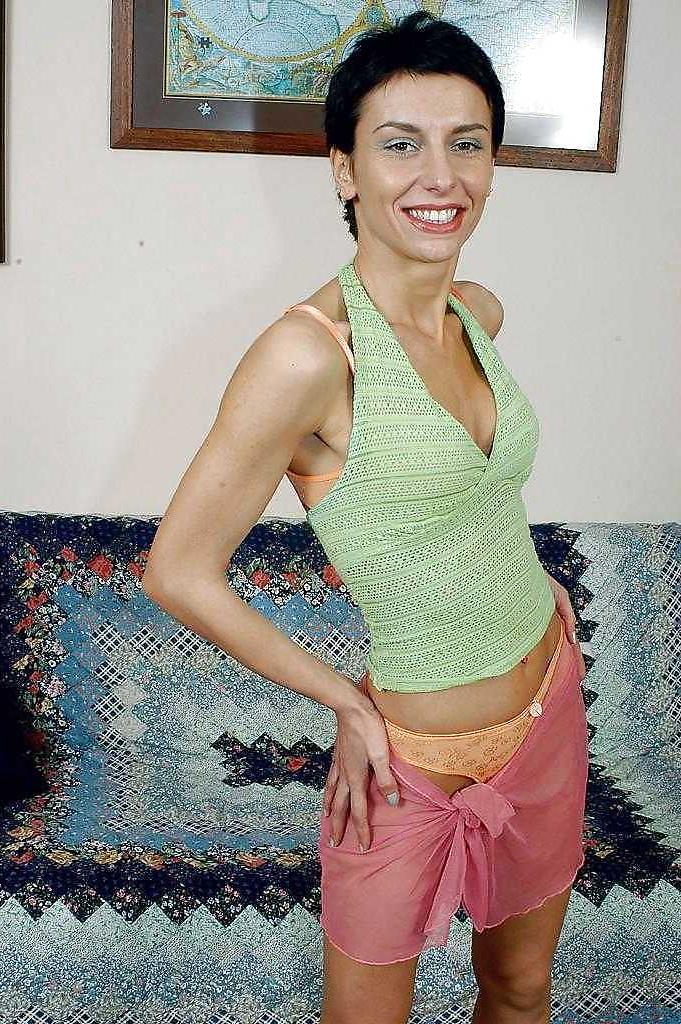16P Sweet Skinny MILF