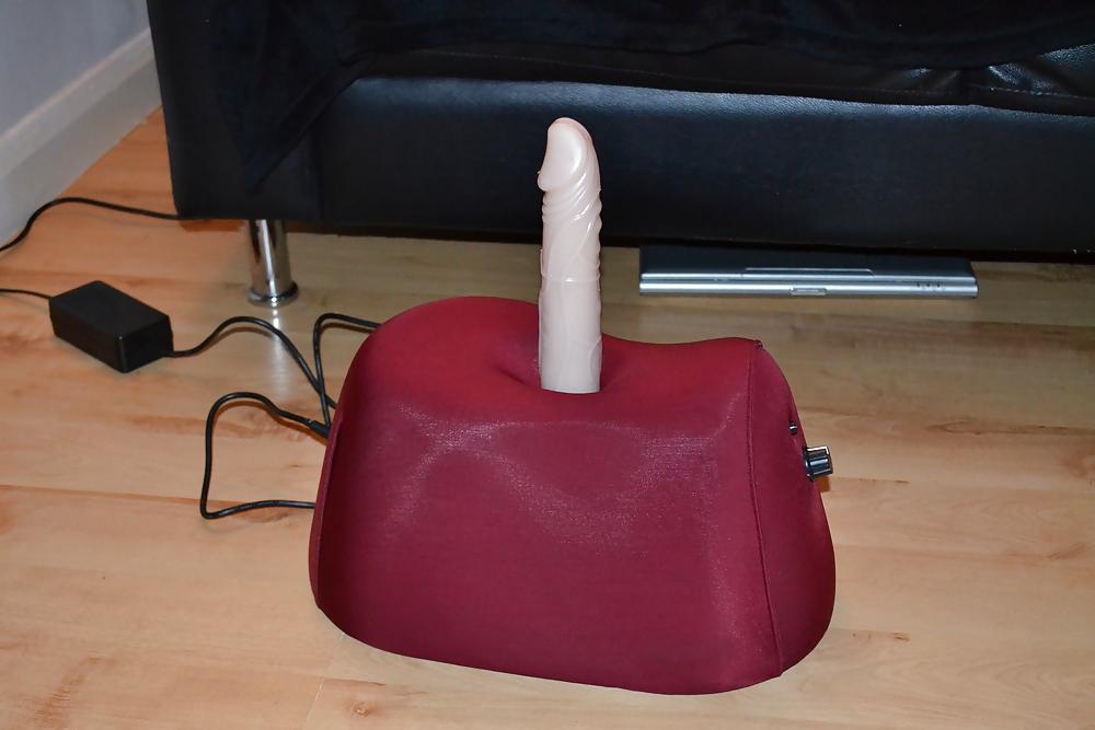8P HOUSEWIFE FUCKS MACHINE