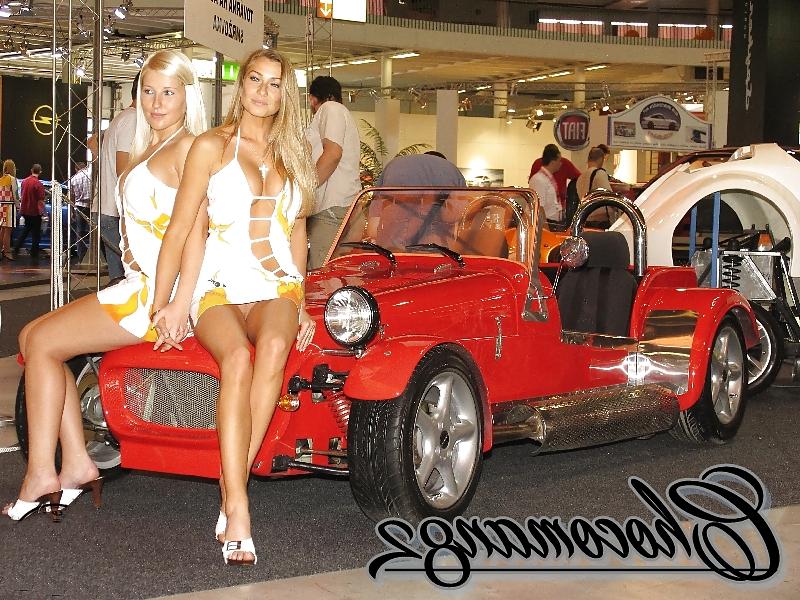 6P Car Show Girl no panties 