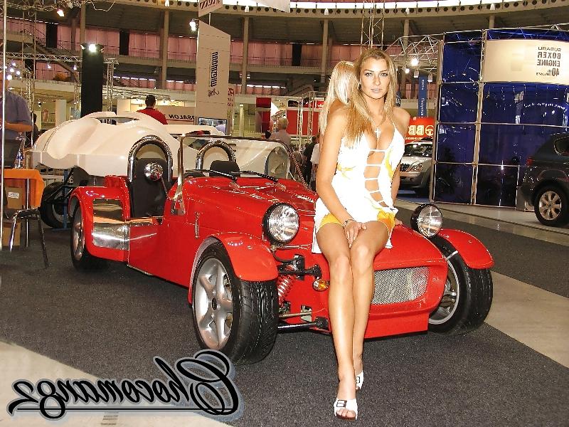 6P Car Show Girl no panties 