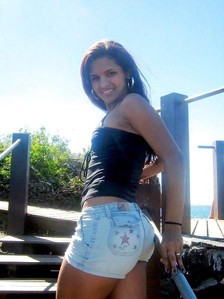 25P Mujeres latinas en shorts