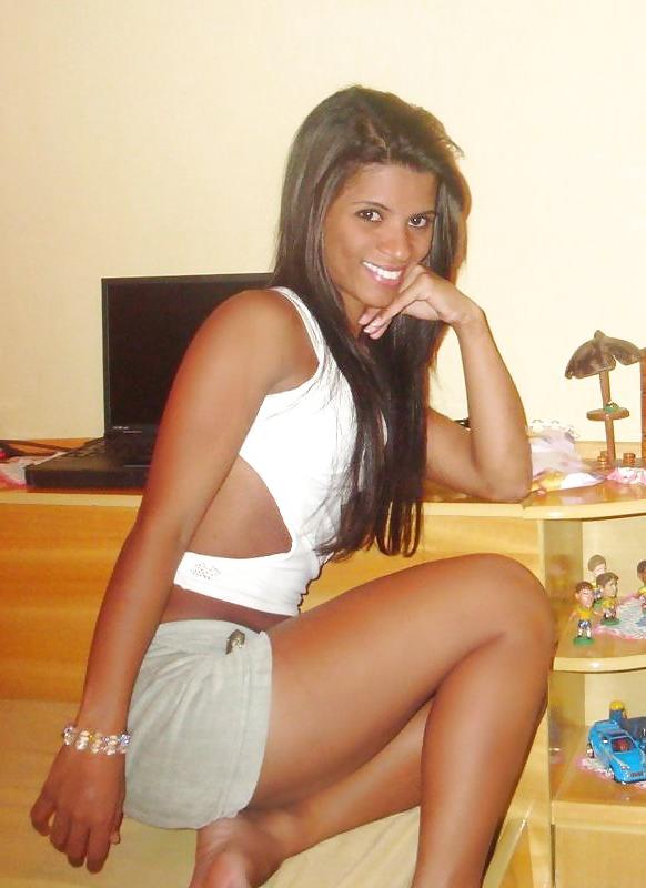 25P Mujeres latinas en shorts
