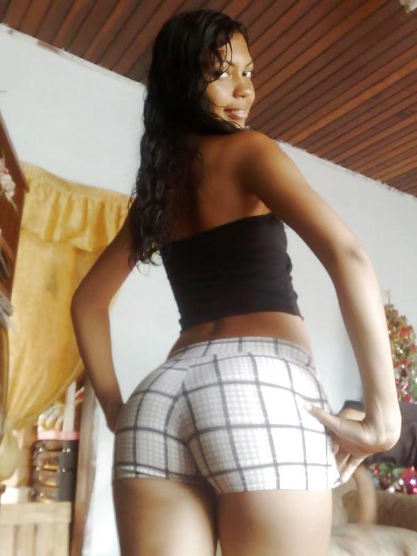 25P Mujeres latinas en shorts