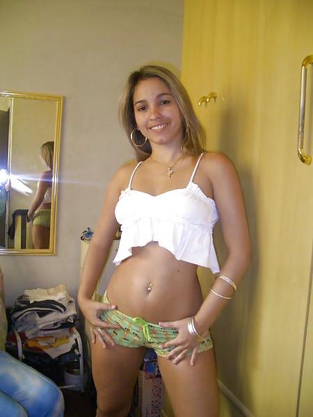 25P Mujeres latinas en shorts