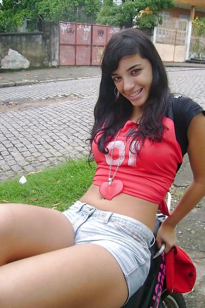 25P Mujeres latinas en shorts